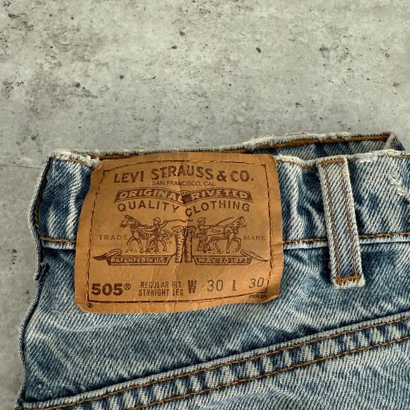 Vintage Levi’s 505 Light Wash Straight Leg Jeans Made in Puerto Rico W30 L30 - Picture 3 of 10